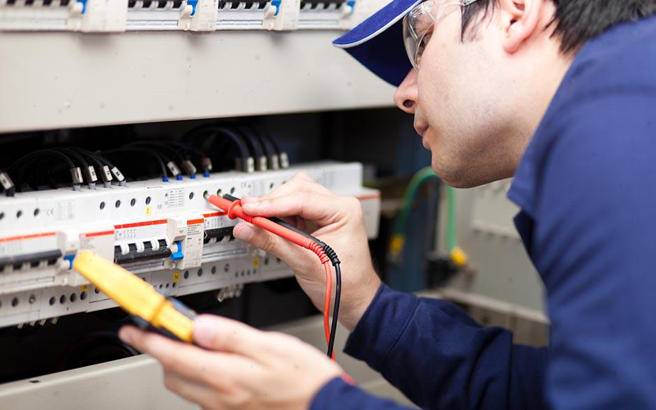 taux horaire électricien Gazeran